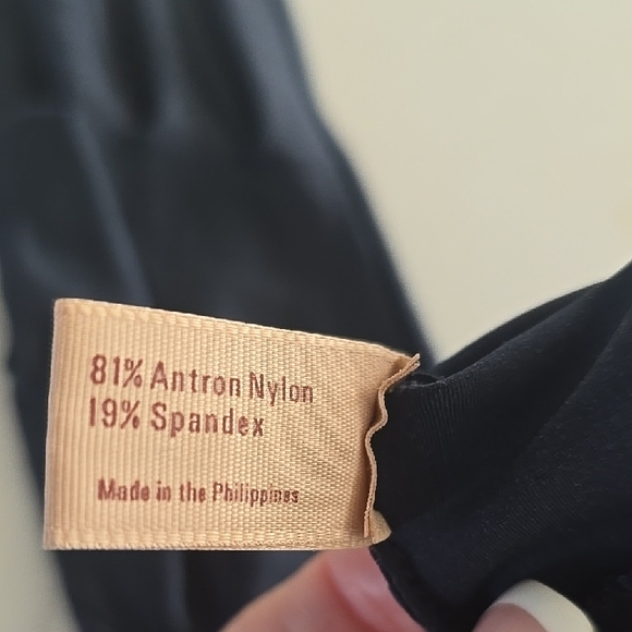 Isotoner Classic Navy Blue Gloves - Picture 5 of 5